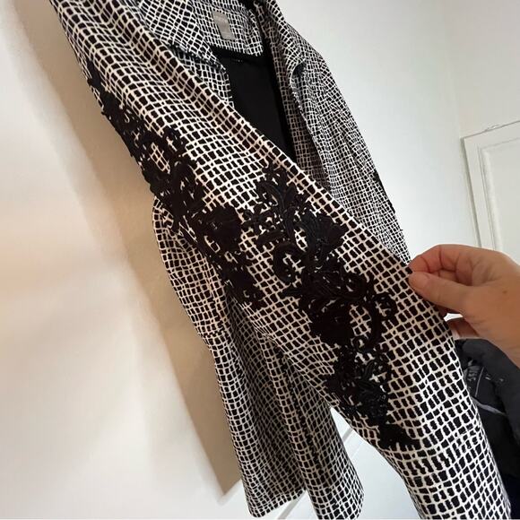 CHICO’S blazer size 3 large black white lace appliqué on arms - Picture 9 of 14